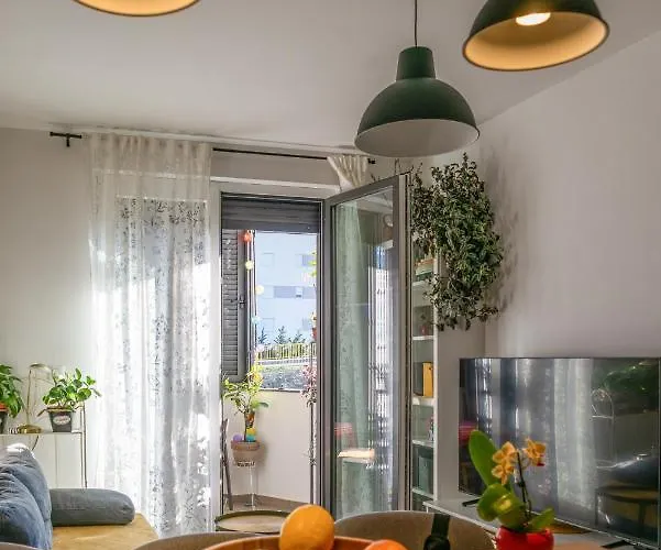 Luxury Ruby Apartment